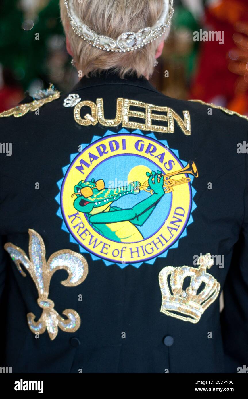 Une veste de costume Mardi gras du Krewe of Highland portée par une femme lors du festival à Shreveport, Louisiane, États-Unis. Banque D'Images