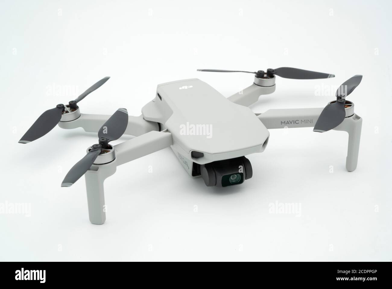 DJI Mavic Mini-drone découpé isolé sur fond blanc Banque D'Images