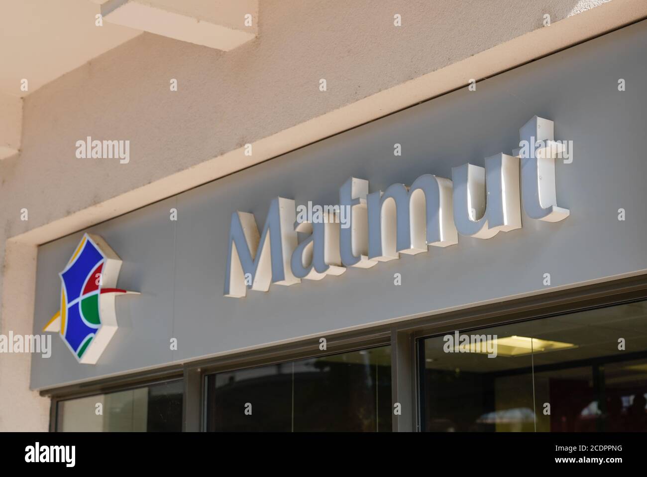 Bordeaux , Aquitaine / France - 08 25 2020 : logo Matmut et texte signe avant de l'agence de bâtiment de bureau Banque D'Images