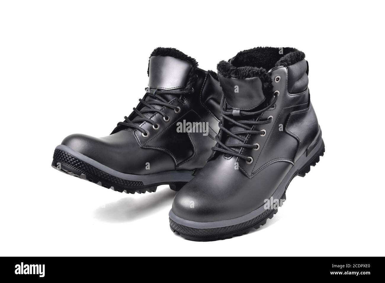Bottes d'hiver en cuir noir pour hommes sur fond blanc, chaussures de  randonnée, chaussures de chantier pratiques, isolat de gros plan Photo  Stock - Alamy