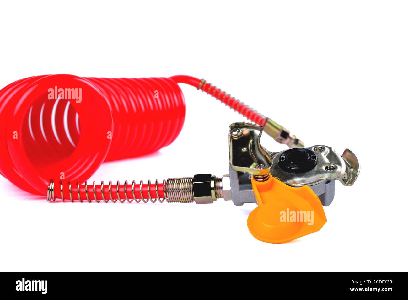 Flexible pneumatique et tête de raccordement d'un PALM Truck pour fournir de l'air comprimé du tracteur à la remorque, arrière-plan blanc Banque D'Images