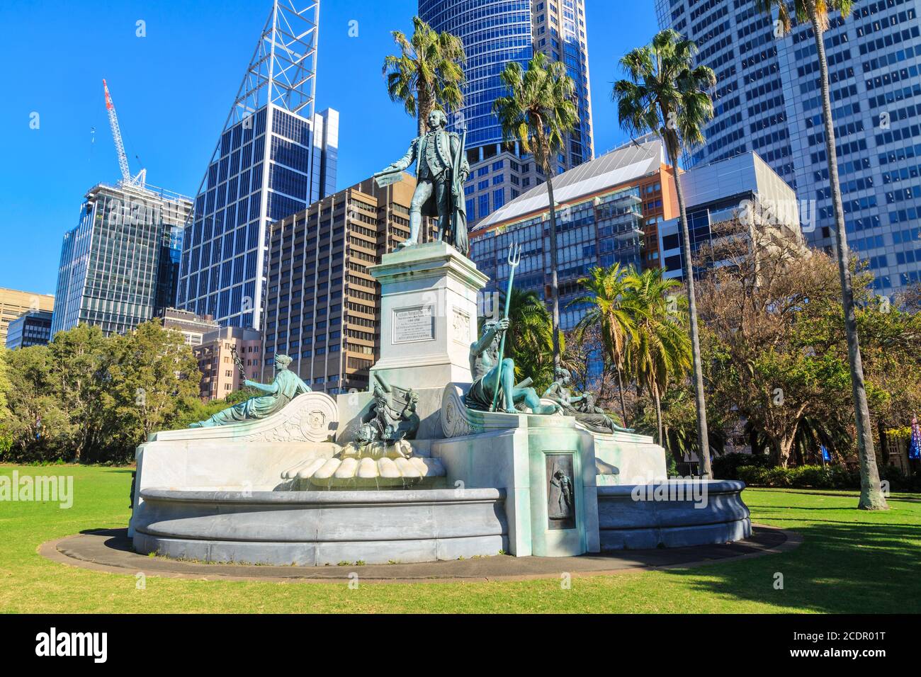 Le Royal Botanic Garden, Sydney, Australie. Statue (érigée en 1897) du capitaine Arthur Phillip, premier gouverneur de la Nouvelle-Galles du Sud, au sommet d'une fontaine Banque D'Images