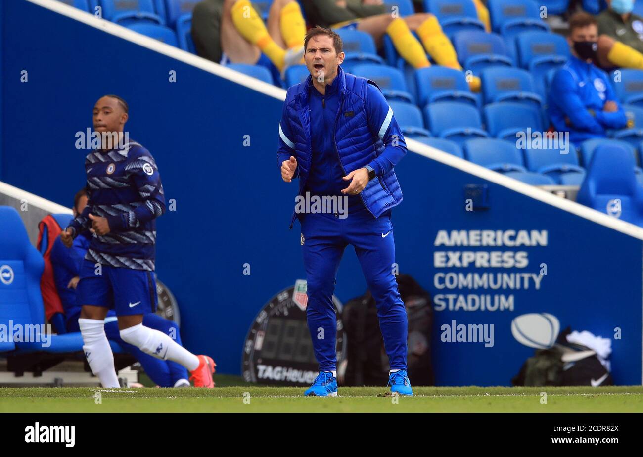 Frank Lampard, le directeur de Chelsea, sur le réseau de communication pendant la saison d'avant-saison, au stade AMEX de Brighton où jusqu'à 2500 fans ont été autorisés à assister au match après que le gouvernement a annoncé un nouveau lot d'événements sportifs qui seront utilisés pour piloter le retour en toute sécurité de spectateurs. Banque D'Images