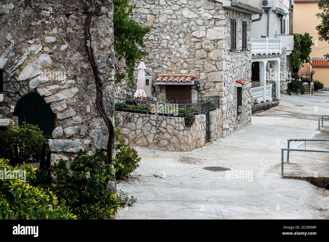 Rues d'Omisalj, île de Krk, Croatie Banque D'Images