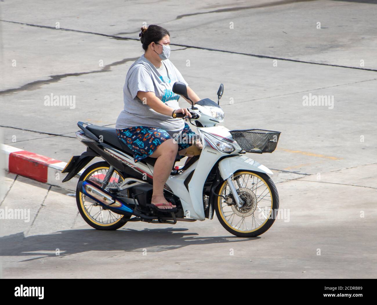 Grosse femme moto Banque de photographies et d'images à haute résolution -  Alamy