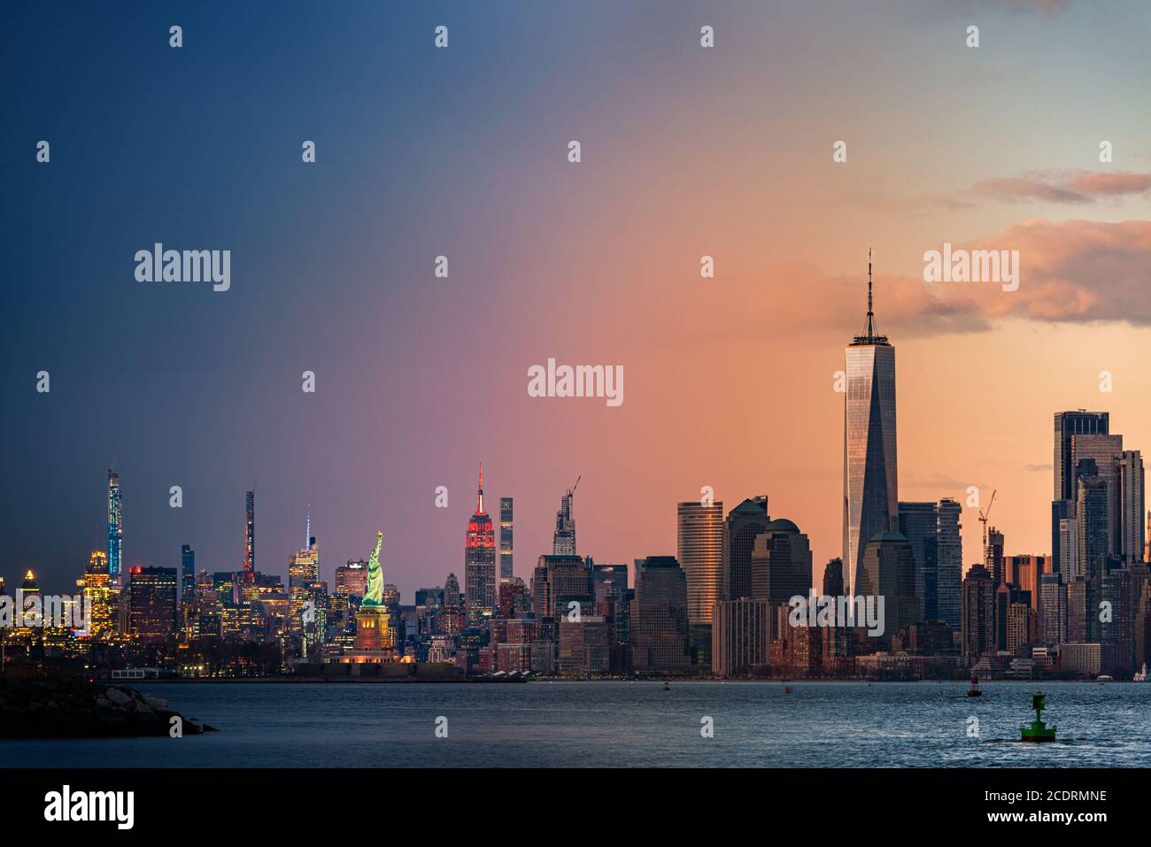 Ville de New York, horizon de jour comme de nuit avec architecture Banque D'Images