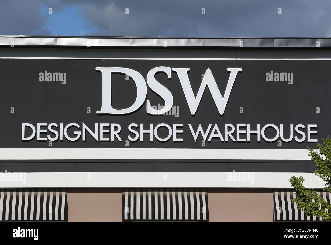 DSW affiche d'entrepôt de chaussures de sortie. London Ontario Canada Luke Durda/Alamy Banque D'Images