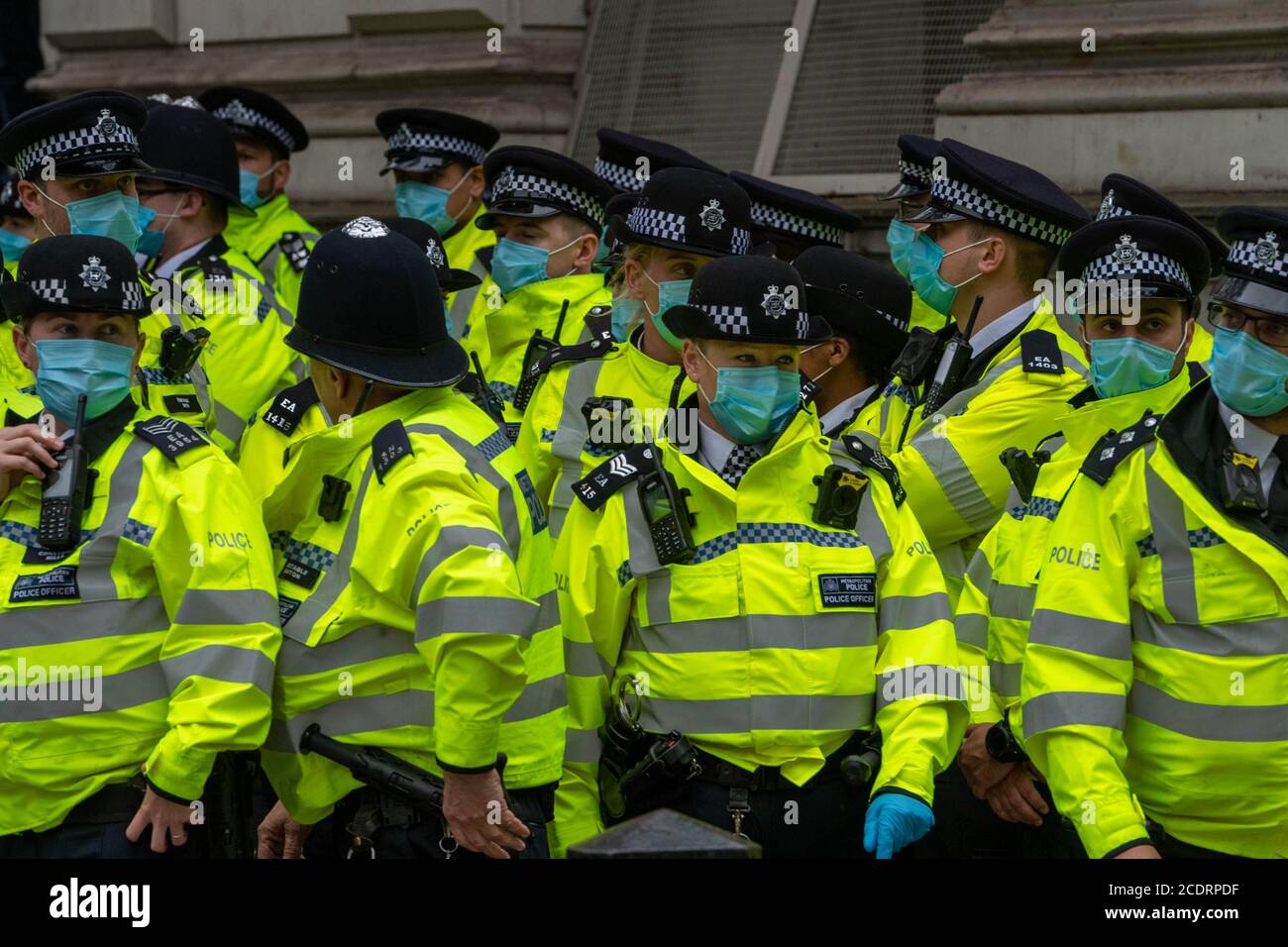 Londres, Royaume-Uni. 29 août 2020. Une importante présence policière a gardé Downing Street à l'encontre de la grande manifestation anti vaxx qui a défilé de Trafalgar Square Londres UK Credit: Ian Davidson/Alay Live News Banque D'Images