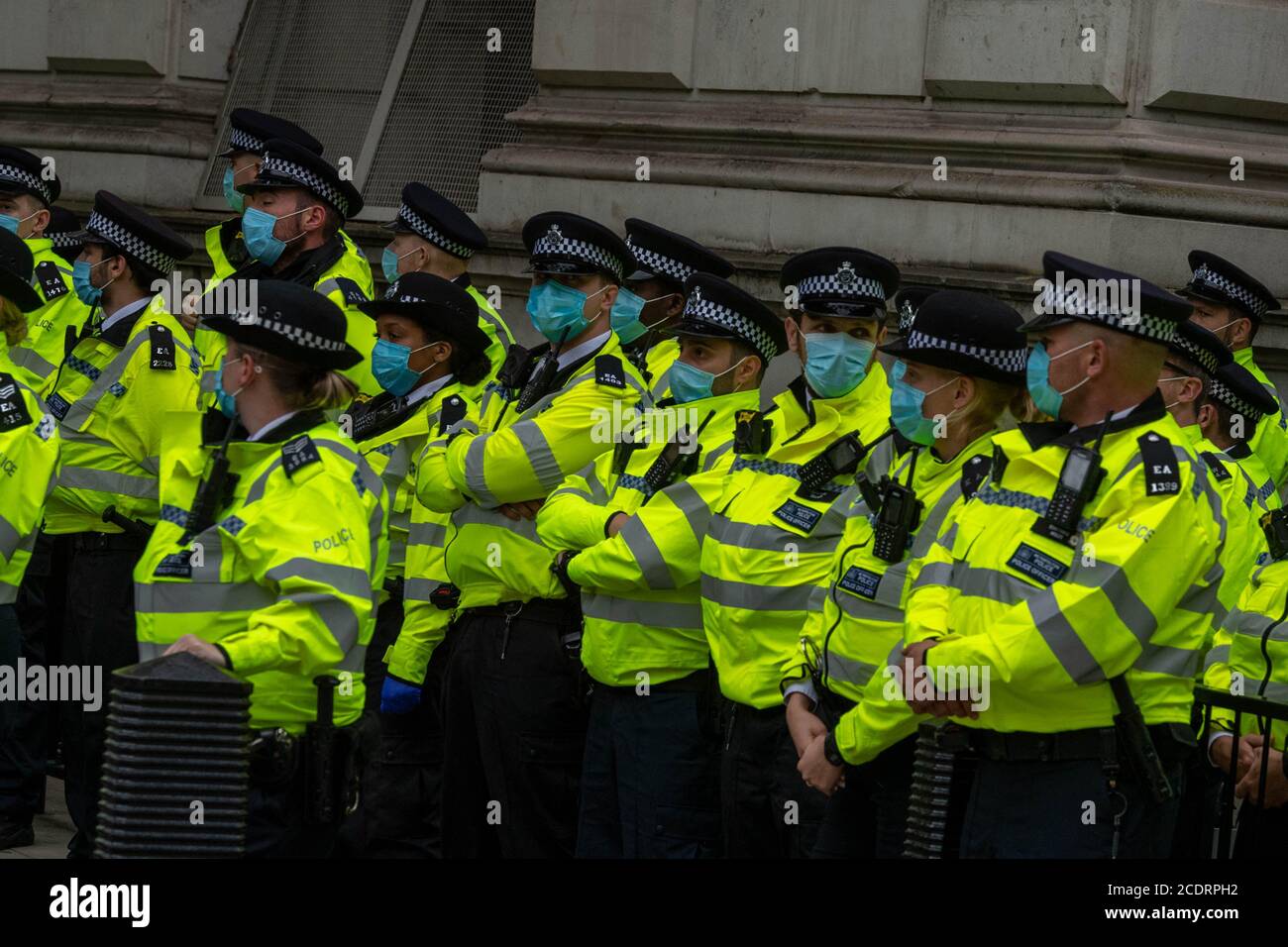 Londres, Royaume-Uni. 29 août 2020. Une importante présence policière a gardé Downing Street à l'encontre de la grande manifestation anti vaxx qui a défilé de Trafalgar Square Londres UK Credit: Ian Davidson/Alay Live News Banque D'Images