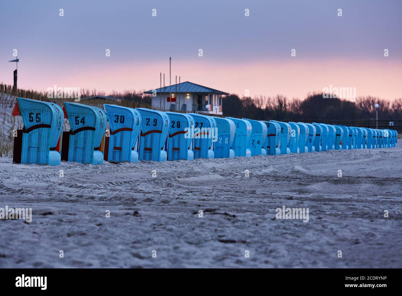Chaises de plage bleues Banque D'Images
