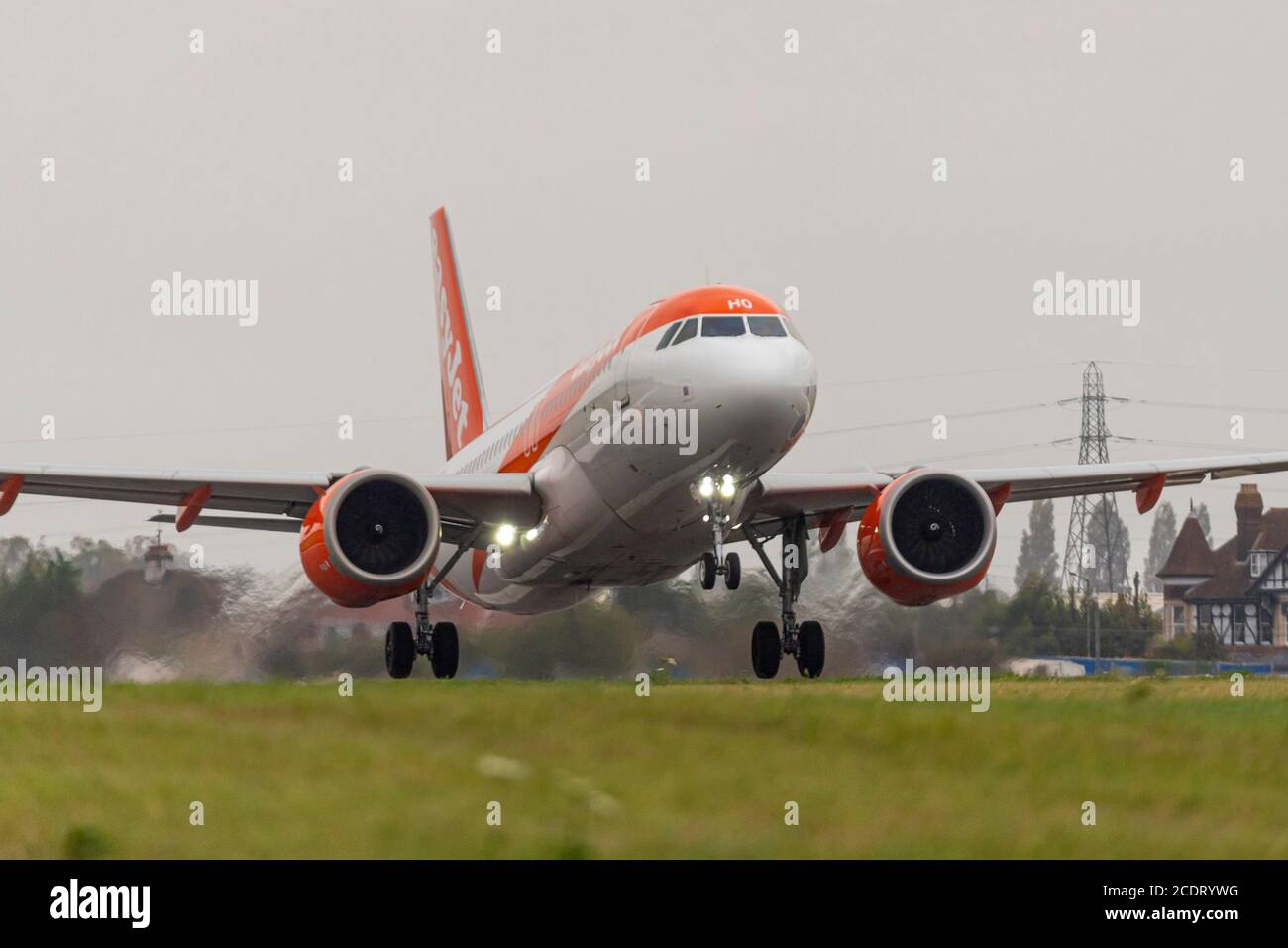 Vol easyJet numéro U27447 à destination d'Ibiza, une île espagnole, au départ de l'aéroport Southend de Londres, Essex, Royaume-Uni. Service final à Ibiza avant la fermeture de la base Banque D'Images