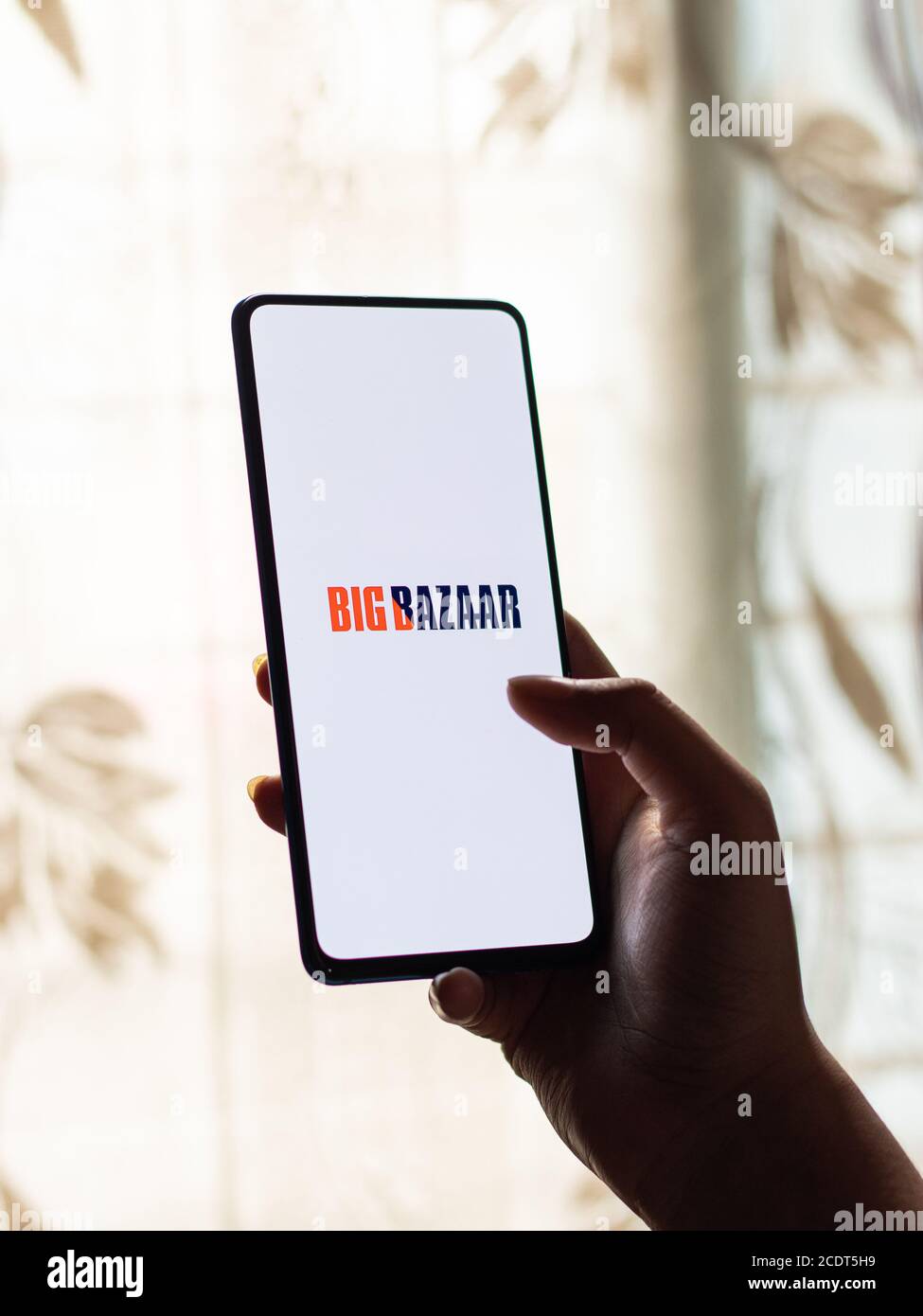 Assam, inde - 27 août 2020 : logo du grand bazar sur l'écran du téléphone. Banque D'Images