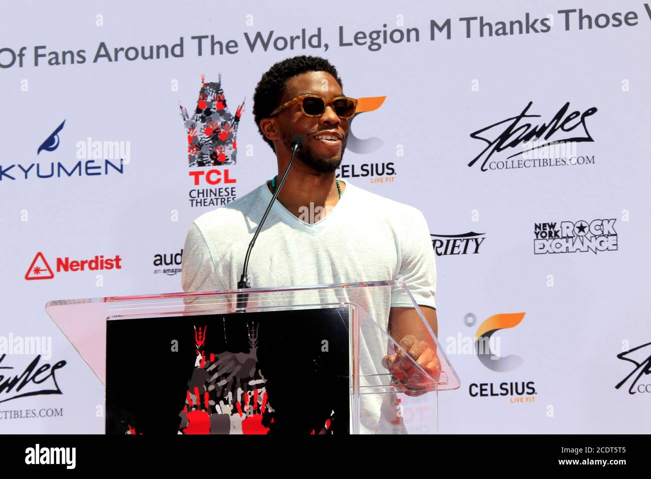 LOS ANGELES - 18 juillet : Chadwick Boseman à la cérémonie de la main et de l'empreinte Stan Lee au cinéma chinois IMAX de TCL, le 18 juillet 2017 à Los Angeles, en Californie Banque D'Images