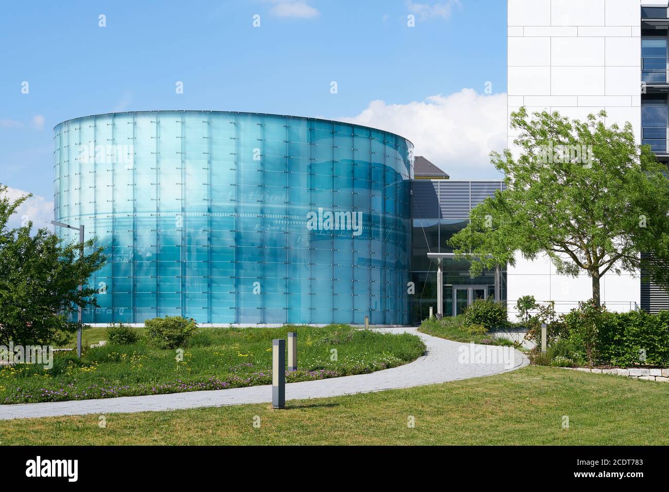 Façade moderne en verre du « Centre de développement et de formation virtuel » Des Fraunhofer Research ins Banque D'Images
