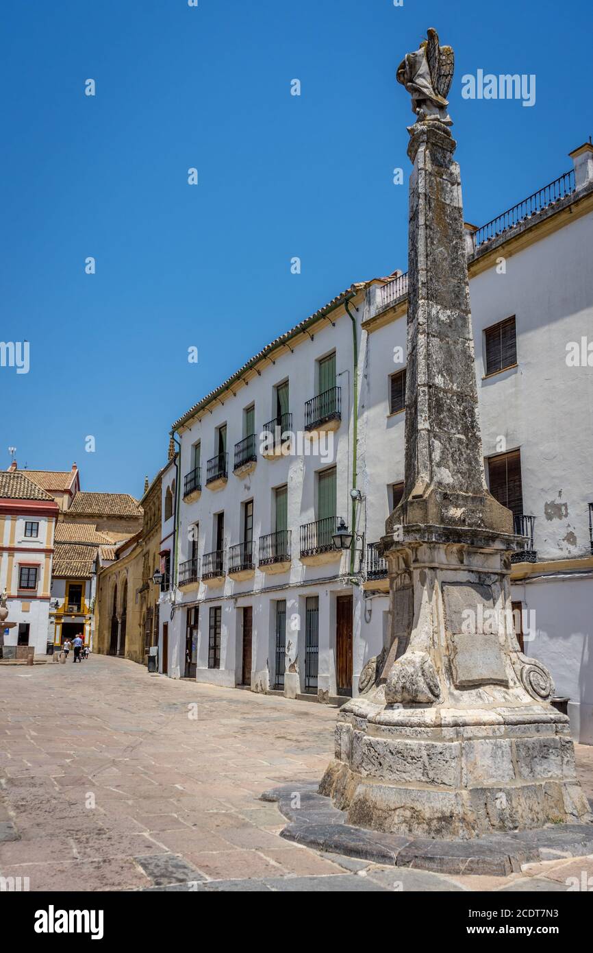 Cordoue, Espagne - 20 juin : UNE tour de minaret dans les rues de Cordoue le 20 juin 2017. Banque D'Images