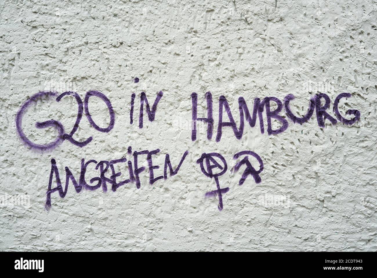 Incitation à la violence sur un mur de maison à Magdebourg. Attaque G20 à Hambourg Banque D'Images