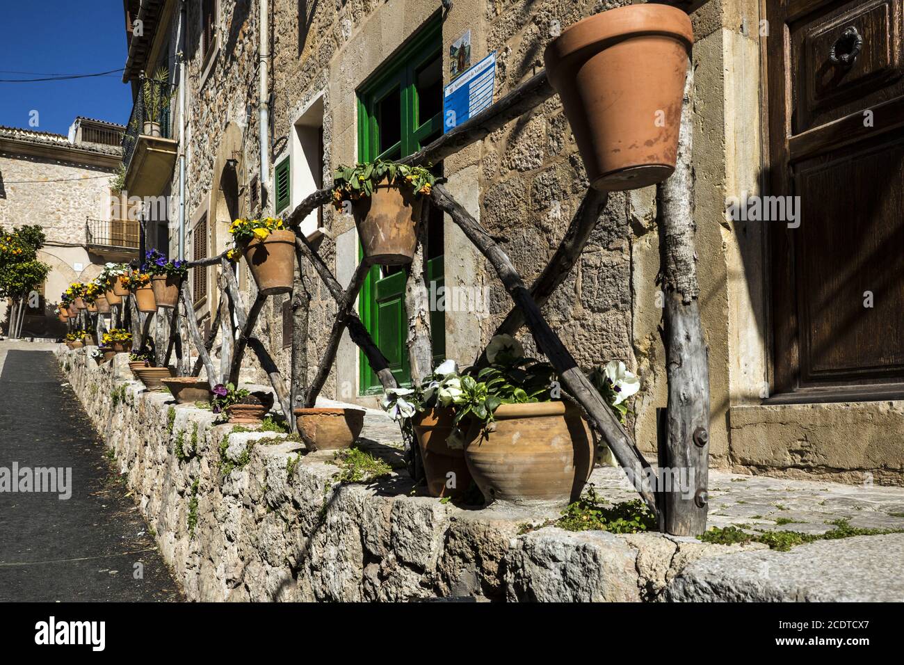 Allée de la vieille ville à Valldemossa, Majorque, Iles Baléares, Espagne, Europel Banque D'Images