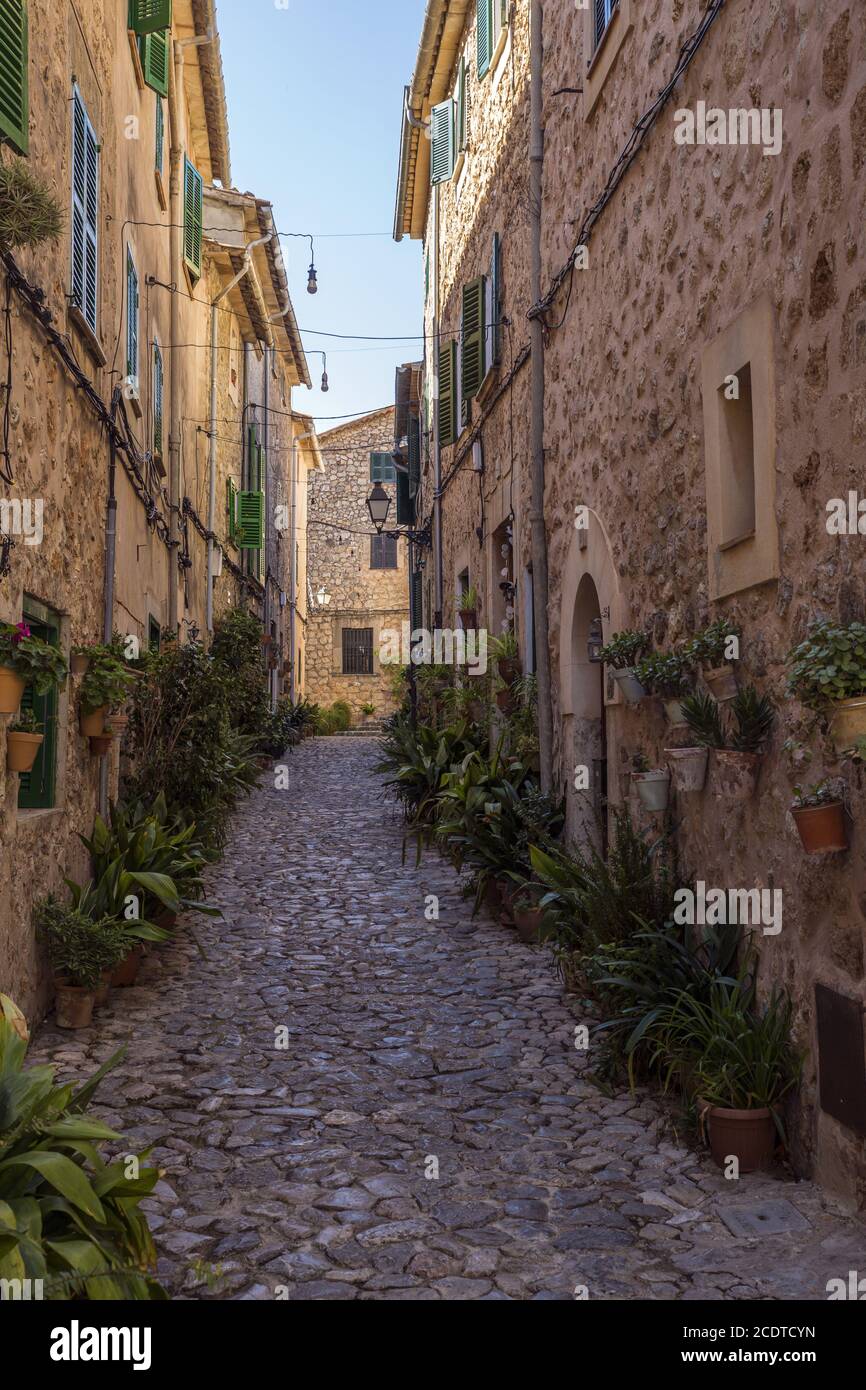 Allée de la vieille ville à Valldemossa, Majorque, Iles Baléares, Espagne, Europel Banque D'Images