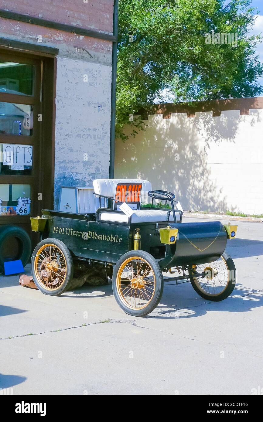 Vieille voiture à vendre sur la route 66 de la ville de Williams Banque D'Images