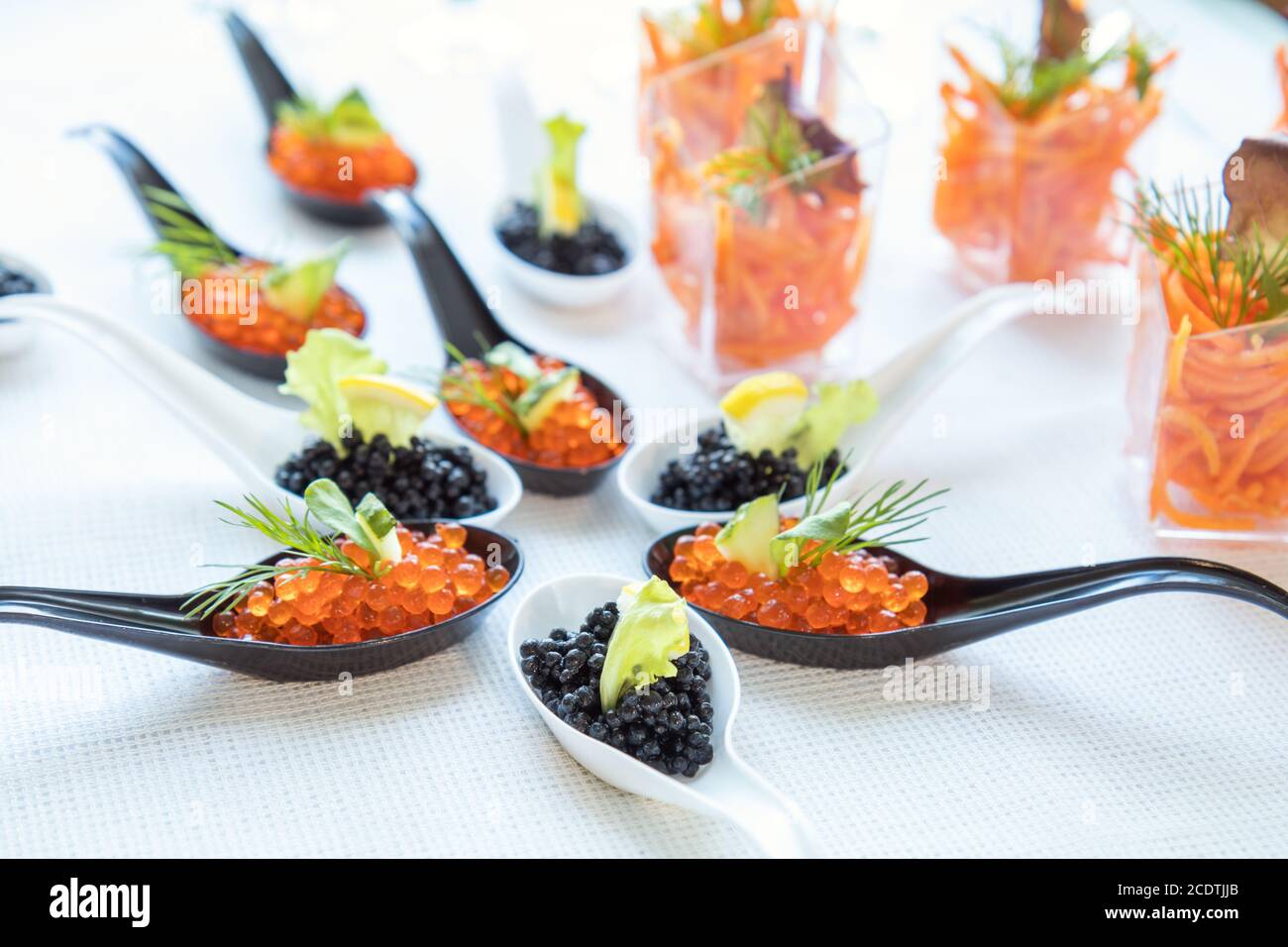 Table De Banquet Joliment Decoree Avec Differentes Salades De Nourriture Caviar Lors De L Evenement De Fete D Anniversaire De Noel D Entreprise Ou Nous Photo Stock Alamy Table De Banquet Joliment Decoree Avec Differentes Salades De Nourriture Caviar Lors De L Evenement De Fete D Anniversaire De Noel D Entreprise Ou Nous Photo Stock Alamy