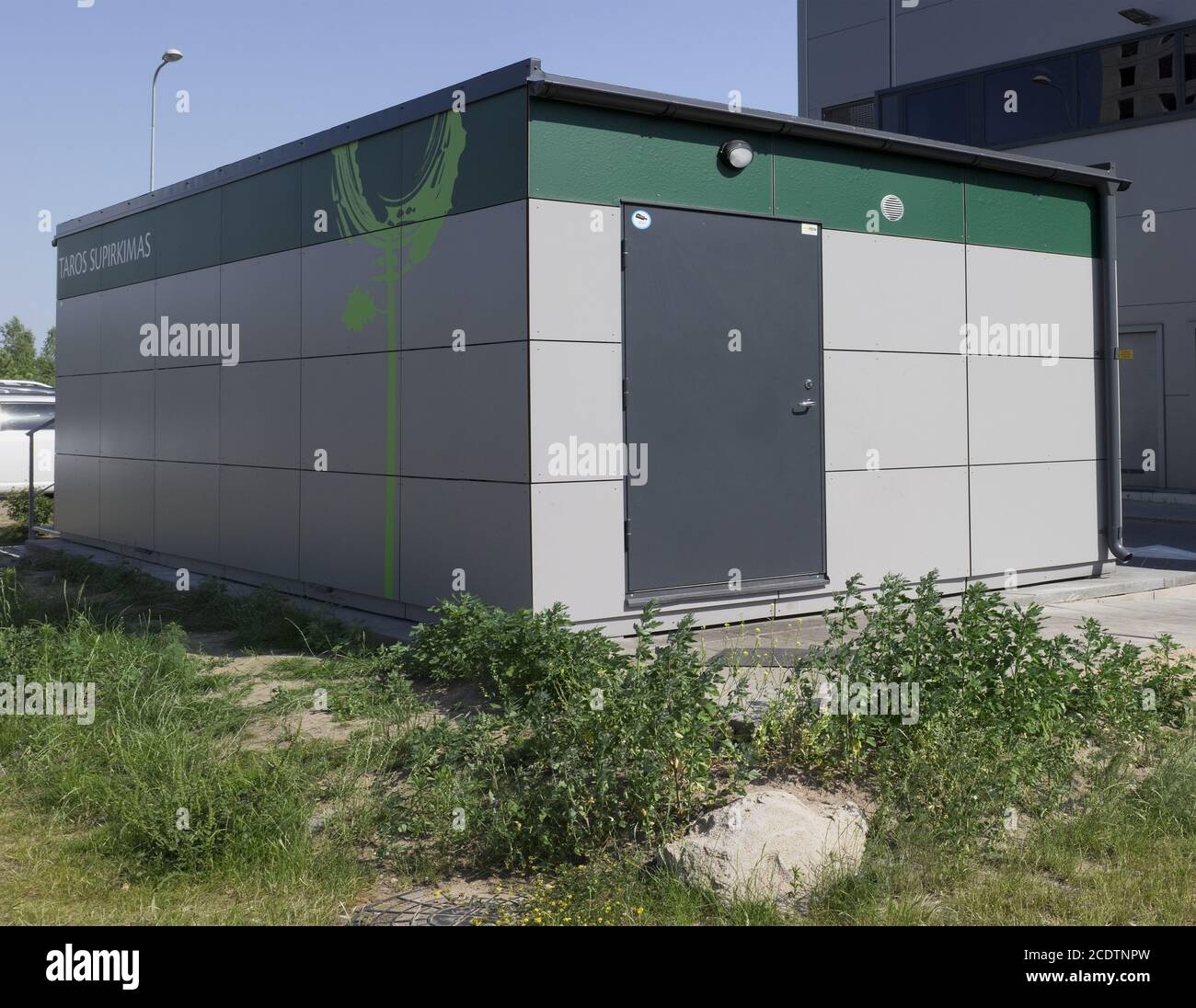 Point vert moderne d'achat du plastique usagé bouteilles Banque D'Images