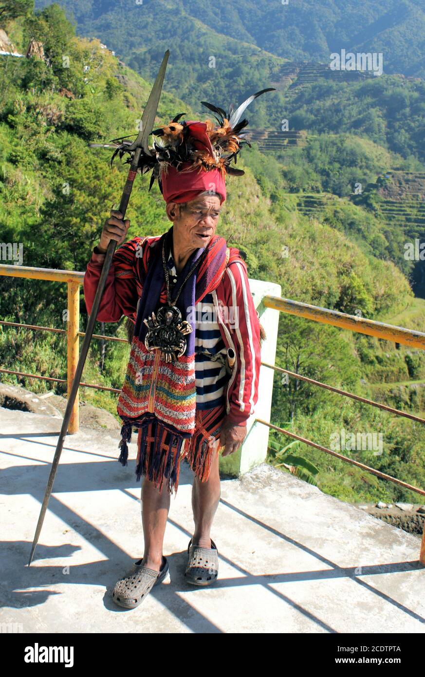 Vieux Ifugao homme en vêtements traditionnels Banque D'Images