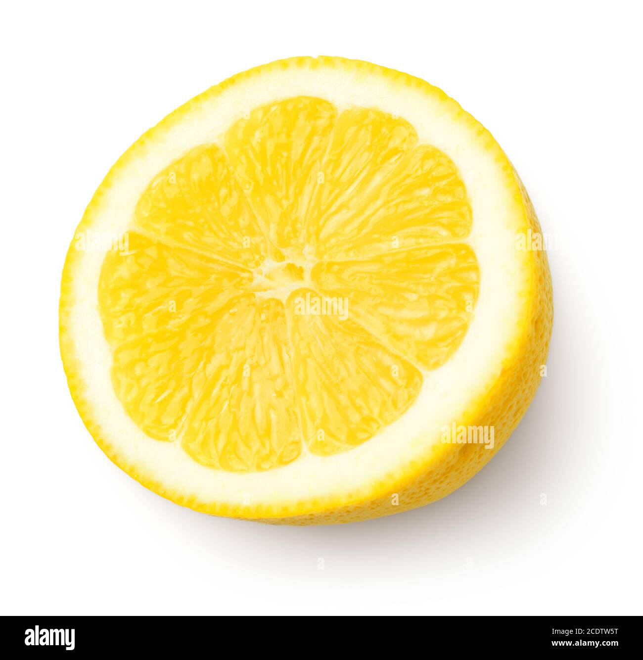 Moitié de citron isolée sur fond blanc Banque D'Images