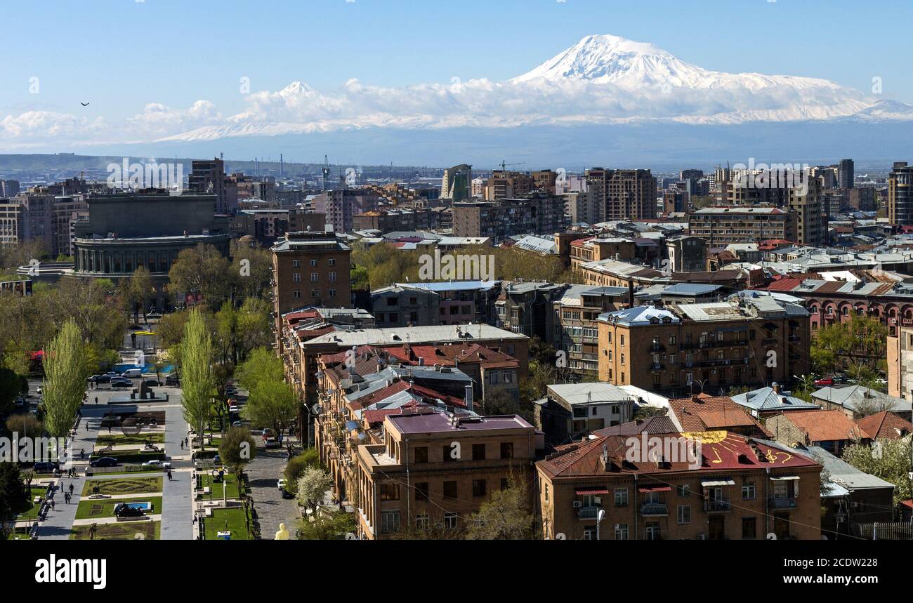 Vue sur le majestueux Mont Ararat depuis Erevan. Banque D'Images