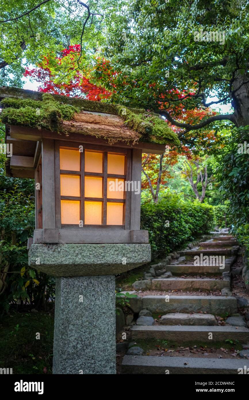 Lampe dans Jojakko-ji, Kyoto, Japon Banque D'Images