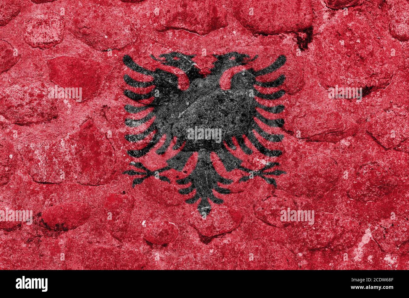Albanie drapeau sur un mur de pierre Banque D'Images