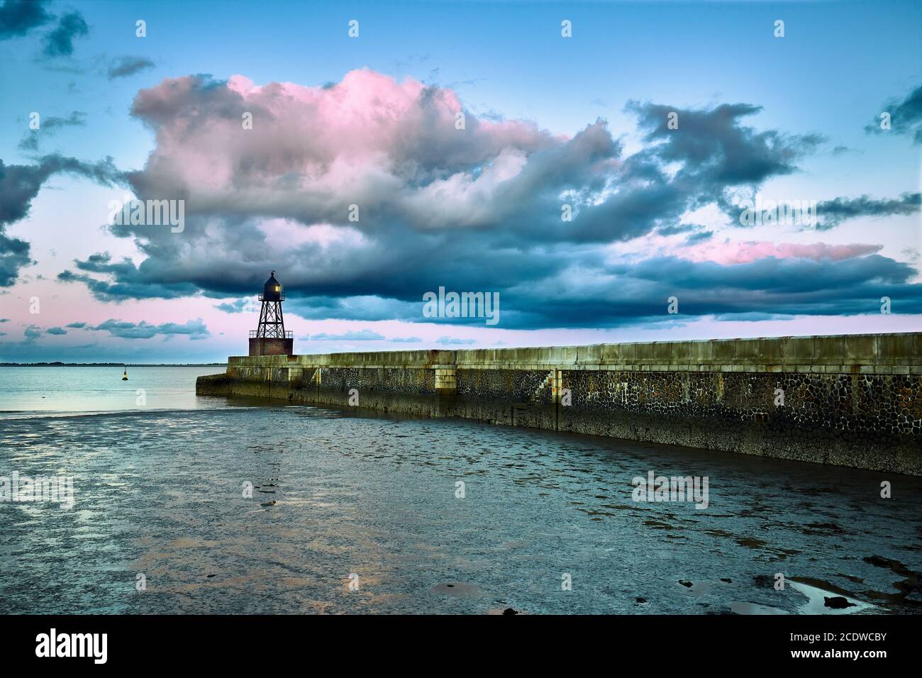 Traversez la jetée lumineuse Wilhelmshaven Banque D'Images