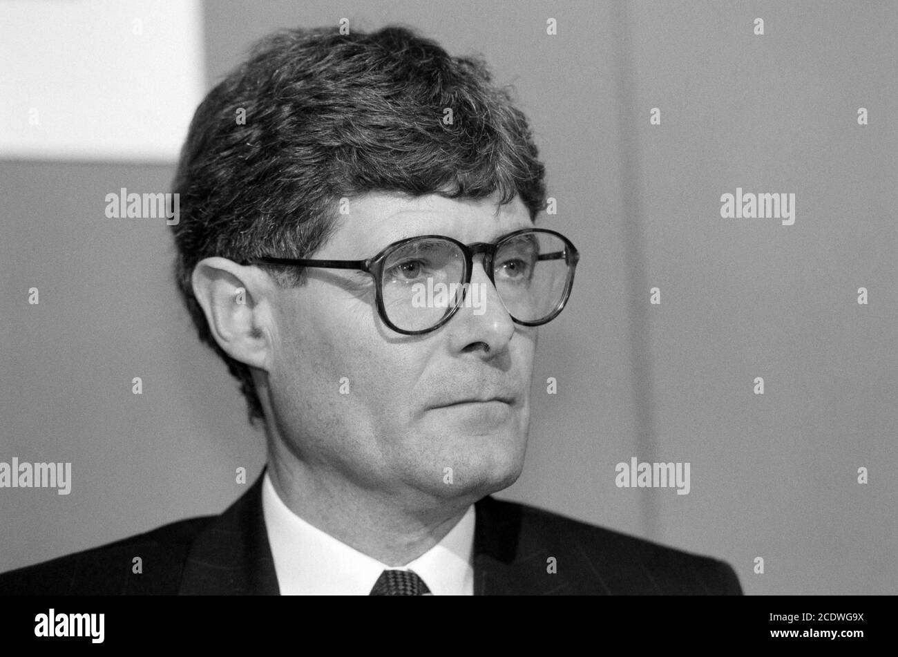 Chris Woodhead à la conférence de presse du Conseil national des programmes d'études Ron Dearing. Au Conseil d'examen et d'évaluation des écoles, Notting Hill Gate, W11. Chris Woodhead, Hilary Nicolle et Geoffrey Bowden. 02 août 1993. Photo: Neil Turner Banque D'Images