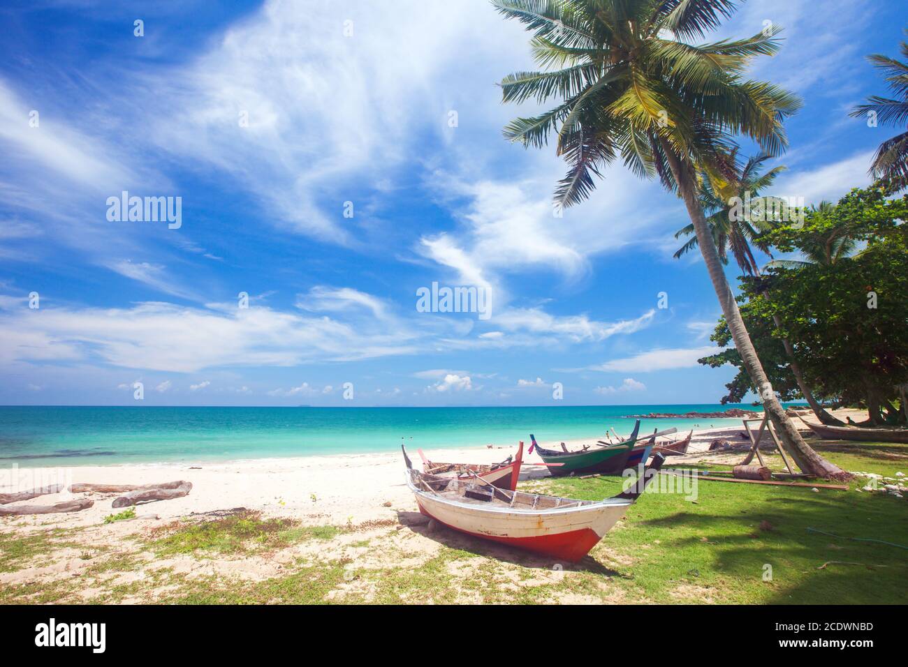 Plage et bateau de pêche, Koh Lanta, Thaïlande Banque D'Images