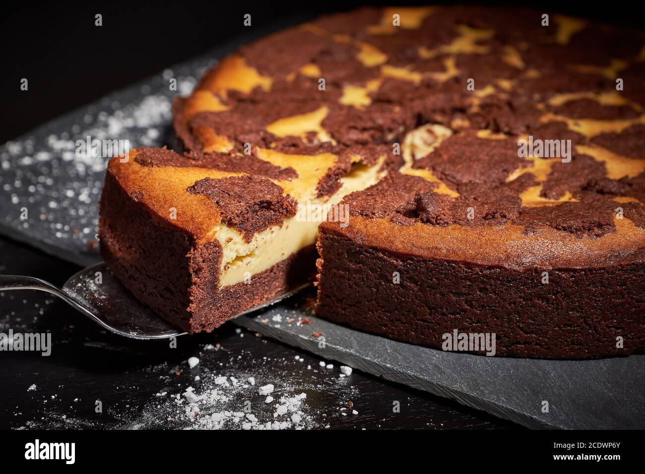 Cheesecake au chocolat russe avec moule à gâteau Banque D'Images