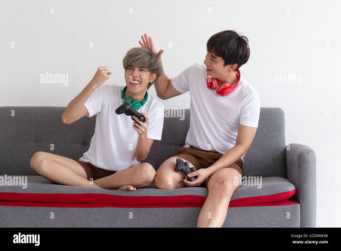 Couples homosexuels jeunes garçons Asiatiques hommes LGBT concepts. Banque D'Images