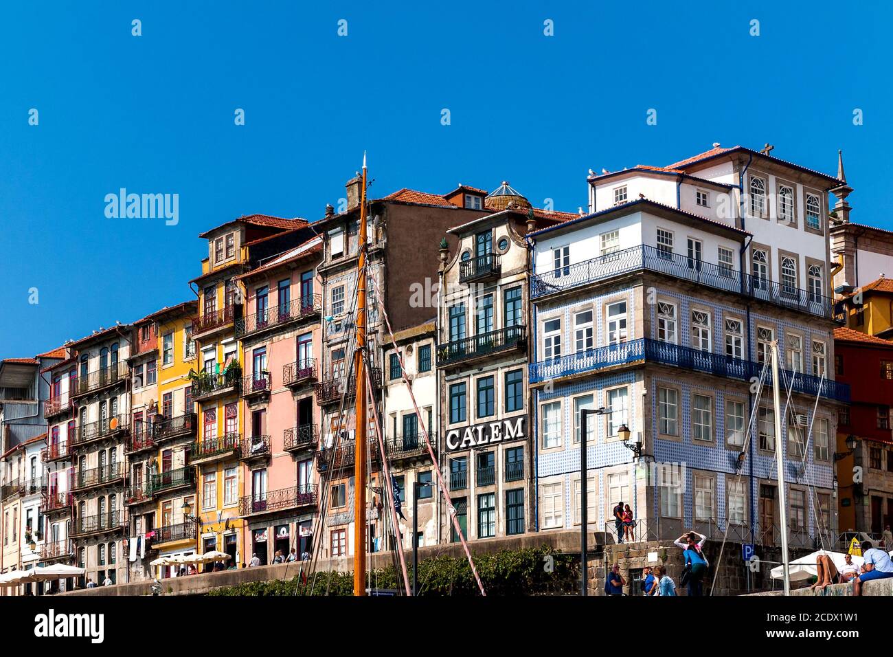 Façades de maisons historiques dans le vieux centre de Porto on Les rives du Douro Banque D'Images