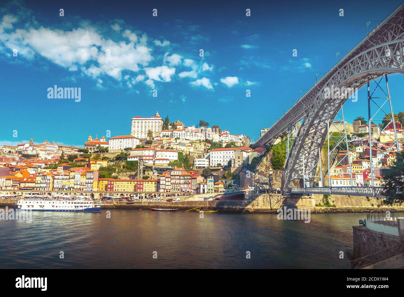 Le pont en fer Ponte Dom Luís I sur la rivière Douro à Porto Banque D'Images