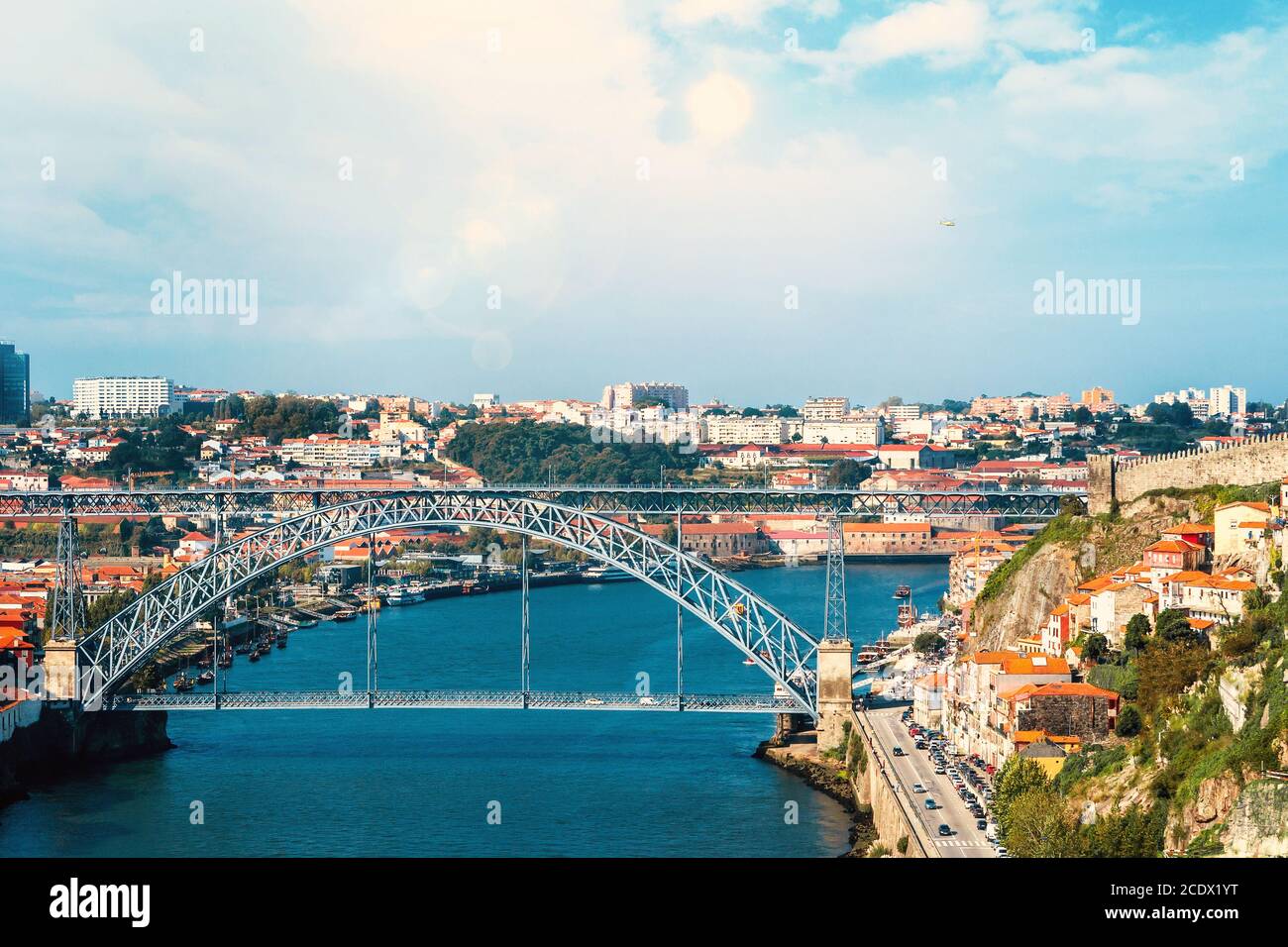 Le pont en fer Ponte Dom Luís I sur la rivière Douro à Porto Banque D'Images