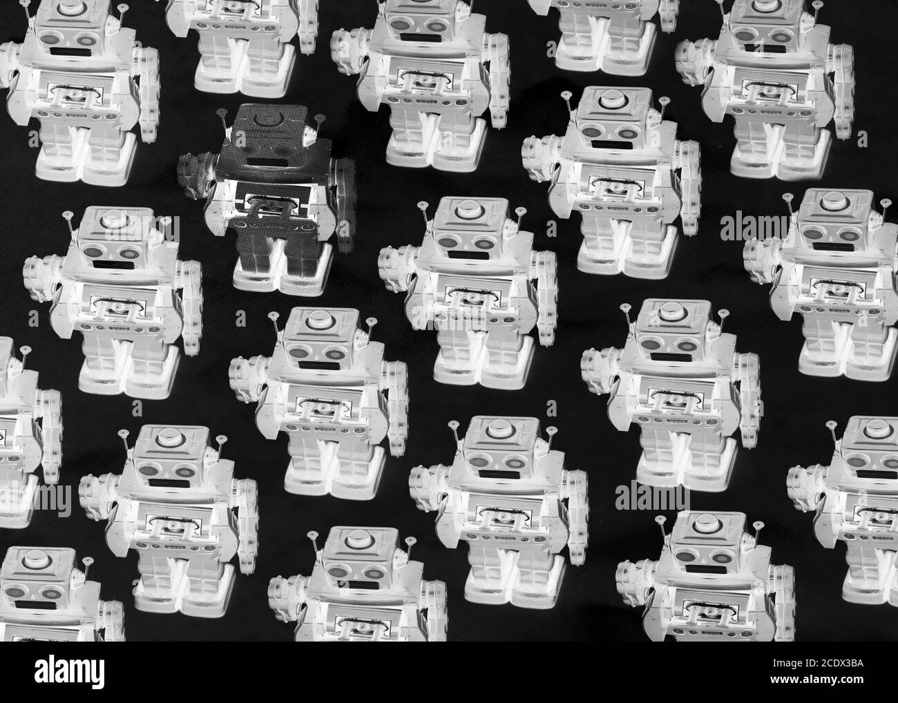 Le concept gong contre chanta avec jouets robot retro Banque D'Images Le concept gong contre chanta avec jouets robot retro Banque D'Images