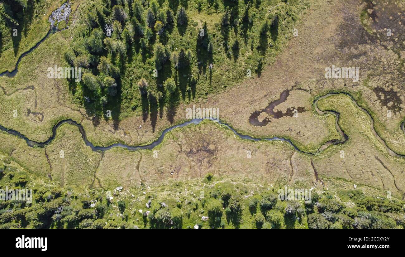 Vue aérienne de Sun Valley (Sole Valley) depuis le lac Malghette en été, Trentin-Haut-Adige, nord de l'Italie, Europe. Vue aérienne époustouflante Banque D'Images