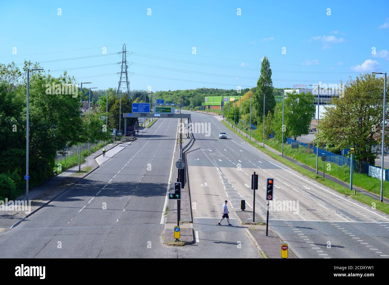 East Lancs Road, A580, carrefour de Moorside Road, pendant l'éclusage Banque D'Images