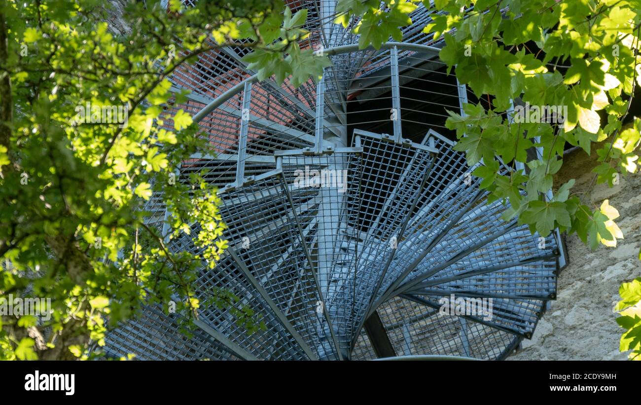 Un escalier en spirale du point de vue d'une grenouille Banque D'Images