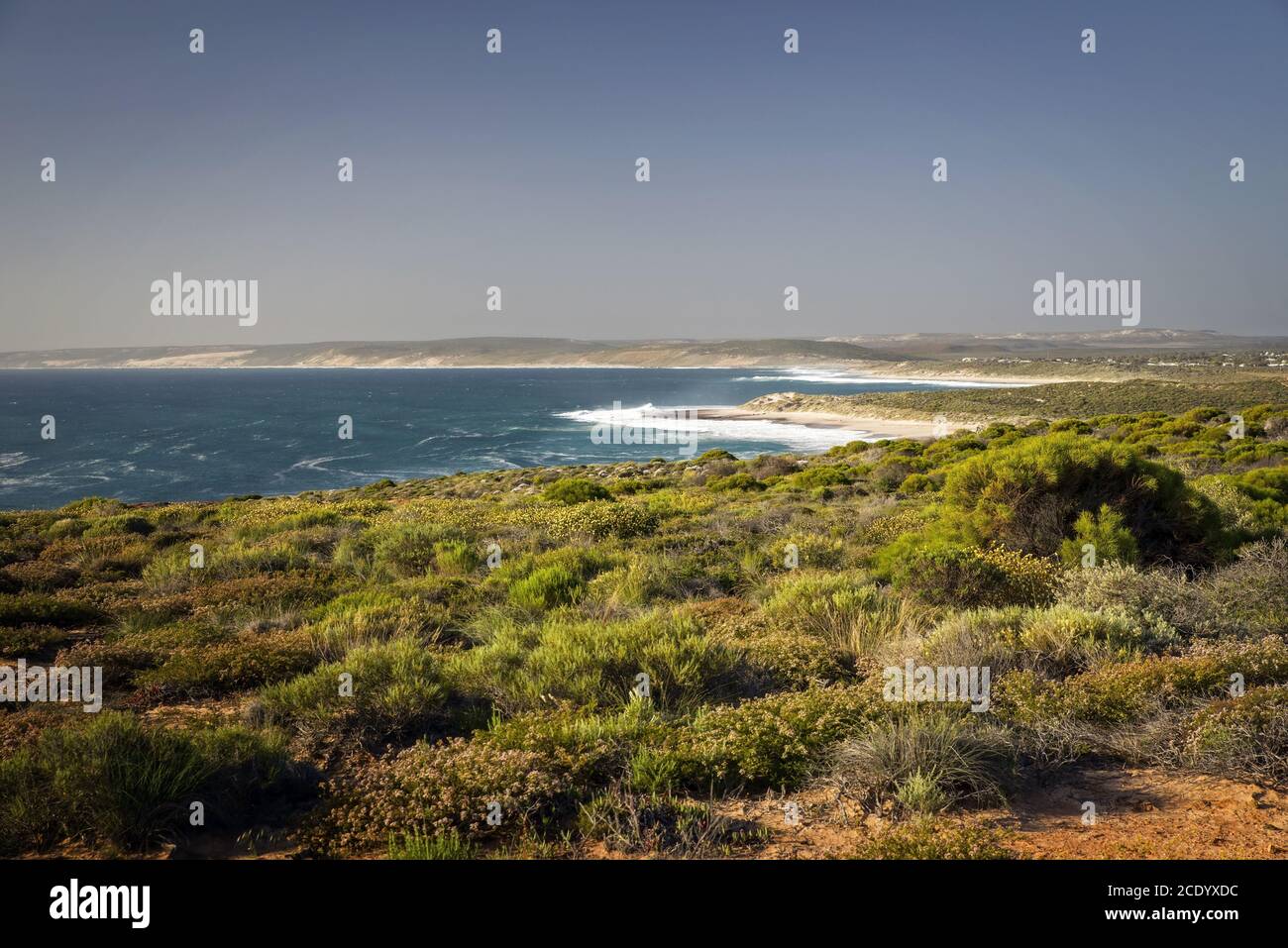 Australie occidentale – côte rugueuse avec ciel bleu Banque D'Images
