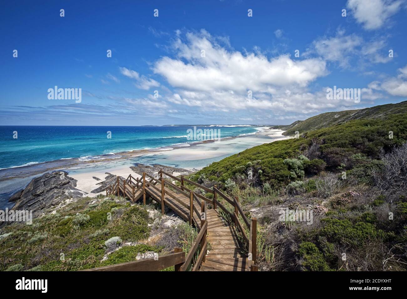 Australie occidentale – côte rugueuse avec escalier menant à la plage Banque D'Images