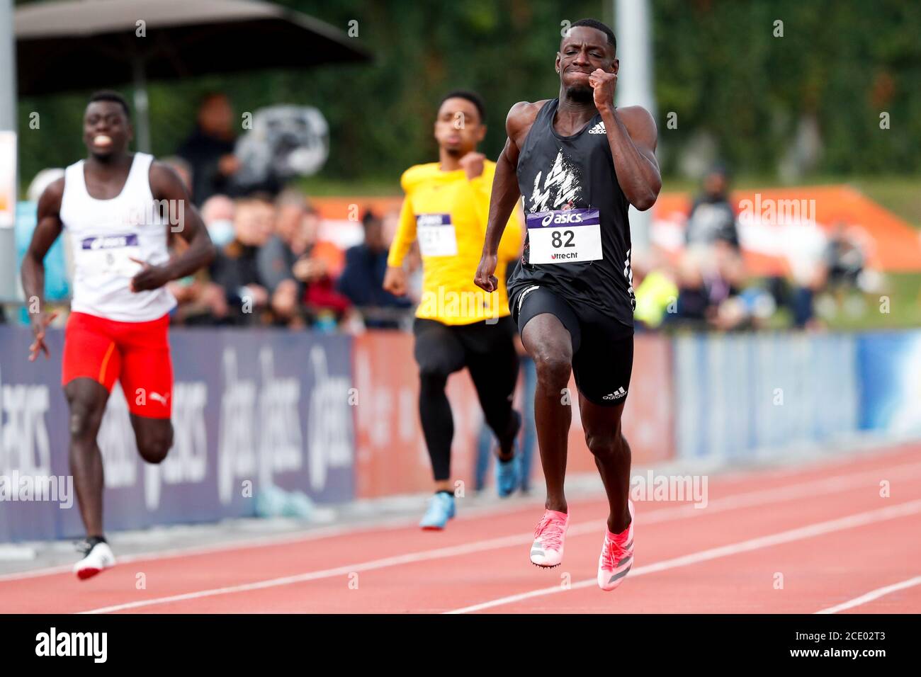 Utrecht, pays-Bas. 30 août 2020. UTRECHT, 30-08-2020, Atletiekbaan Nieuw Maarschalkerweerd, Taymir Burnett participe à la finale masculine de 200 m au deuxième jour des championnats néerlandais sur piste et terrain. Crédit : Pro Shots/Alamy Live News Banque D'Images