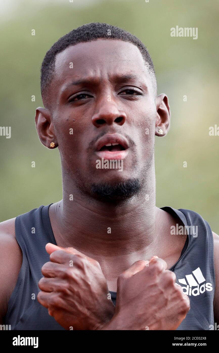 Utrecht, pays-Bas. 30 août 2020. UTRECHT, 30-08-2020, Atletiekbaan Nieuw Maarschalkerweerd, Taymir Burnett remporte la finale masculine de 200 m au cours du deuxième jour des championnats néerlandais sur piste et terrain. Crédit : Pro Shots/Alamy Live News Banque D'Images