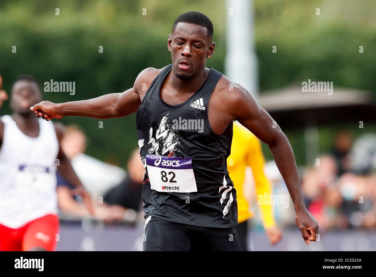 Utrecht, pays-Bas. 30 août 2020. UTRECHT, 30-08-2020, Atletiekbaan Nieuw Maarschalkerweerd, Taymir Burnett remporte la finale masculine de 200 m au cours du deuxième jour des championnats néerlandais sur piste et terrain. Crédit : Pro Shots/Alamy Live News Banque D'Images