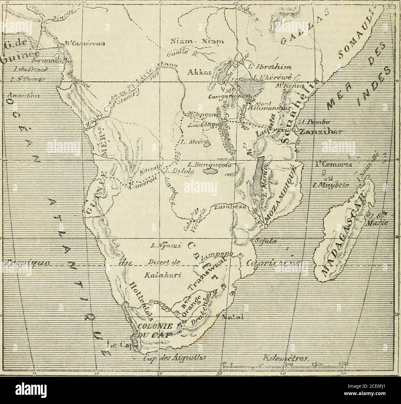 . Dictionnaire de pédagogie et d'instruction primaire . St le Tanganyika, déjà par Langlais Burtonen 1858. Depuis quon la mieux exploré, sur un re-connu quil navait pas moiens de J7500 kilom. carr.de superficie, léquivalent de 4 ou 5 despartementfrançais. La profondeur de ses eaux descend jus-quà 400 mètres. Les tempêtes y soulèvent desvagues énormales. Très élevé par rapport à sa situation, il est sélectionné du nord au sud-est entre de hautesmuralles de montagnes, qui est revue de la végétation la plus luxuriante et y verse de nom-breux affluents. A louest, il se déverse par leLoukouga dans l Banque D'Images