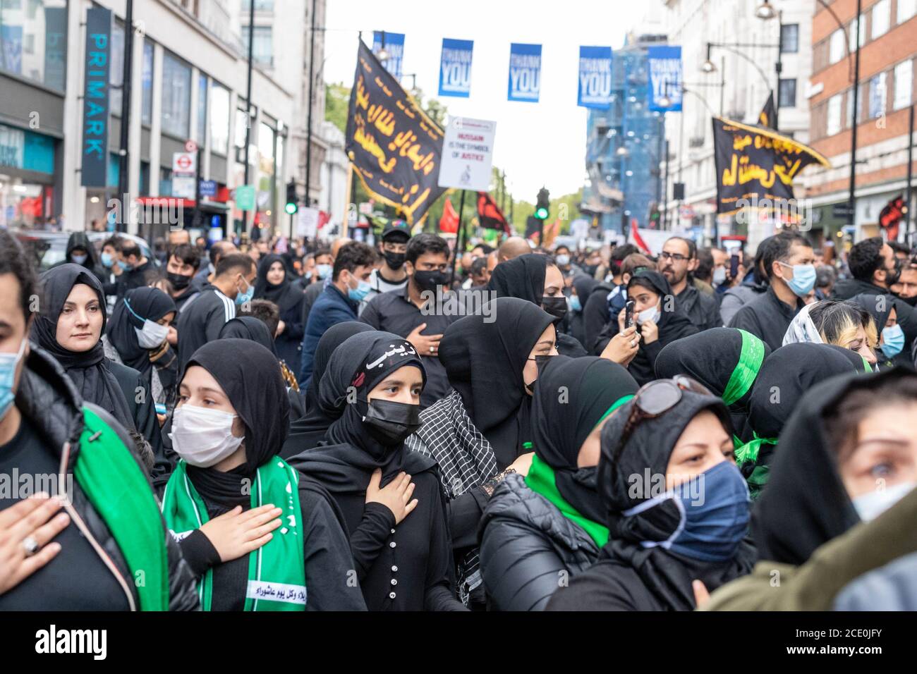 Londres 30 août 2020 manifestation de la Journée de l'Ashura pour les musulmans chiites dans le centre de Londres. Pour les musulmans chiites, Ashura est un jour solennel de deuil du martyre de Hussein en 680 après J.-C. à Karbala en Irak. Elle est marquée par des rituels de deuil et la passion joue la réédiction du martyre. L'événement a eu lieu à Hyde Park avec une marche à Oxford Street Credit: Ian Davidson/Alay Live News Banque D'Images