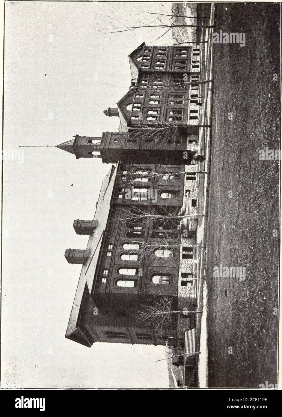 . Rapport annuel des écoles du Montana pour les enfants sourds, aveugles et rétrovoyants . ist C. M. Eddy, - - - - - - - dentiste Miss Mabel Miles - - - fille superviseure Miss Claire Harsha, - fille aveugle superviseure John Daniels, . - - . Garçons Superviseur V. J. McKinnon, - - - - Ingénieur John P. Finerty, - . . Second Engijiier H. L. Bond, - - - - troisième Enghiier James Spatir, - . - Farmer Mme Jas. Spaur, - - . - Dairy John Anderson, - - - Teamster INDUSTRIAL DEPARTMENTinstructeurs P. H. Brown, - - - enseignant principal, Menuiserie E. V. Kemp,   - - - impression Miss Mabel Miles, - . -   coudre John Sullivan, - Banque D'Images